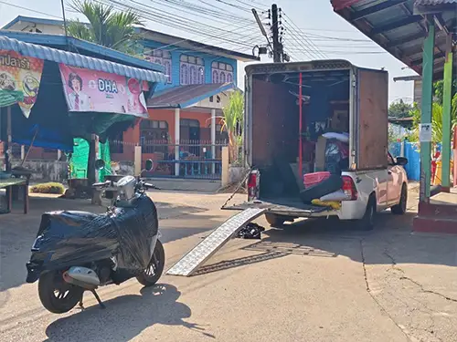 ขนส่งรถเครื่อง