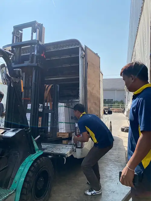 รถขนส่งสินค้า